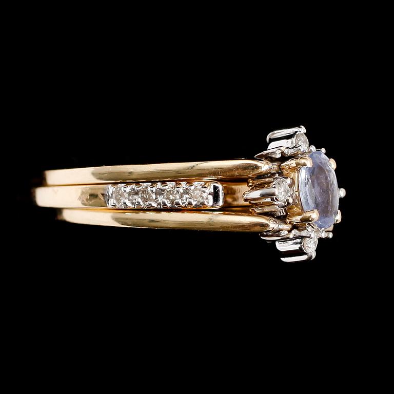 RING, 14 k guld, med briljantslipade diamanter och blå safir.