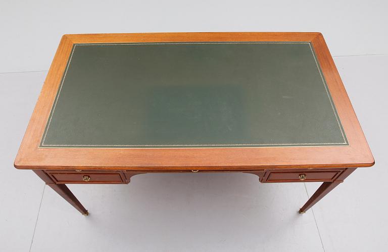 SKRIVBORD, gustaviansk stil, 1900-talets andra hälft.
