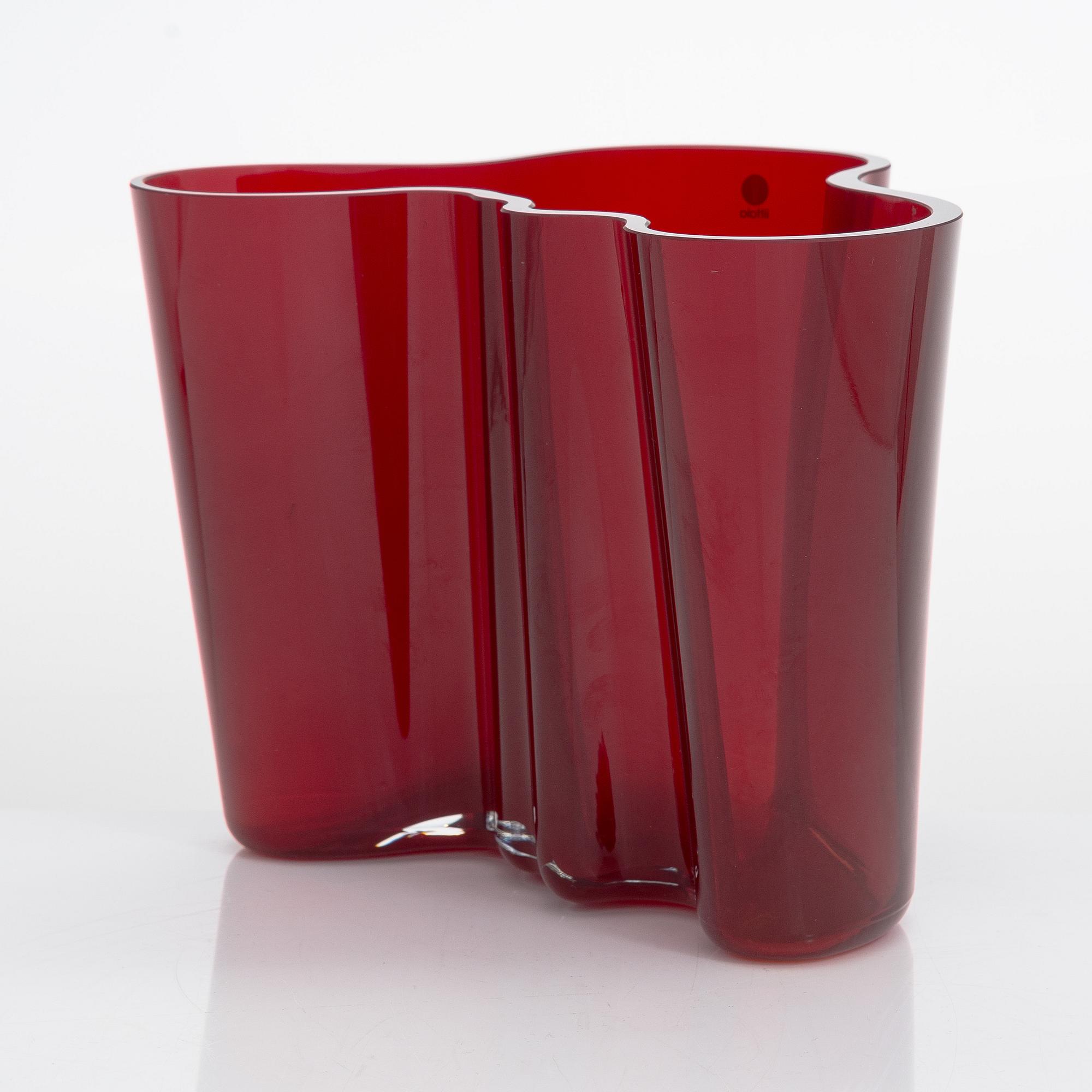 Alvar Aalto, a '3030' glas vase signed Alvar Aalto Iittala.