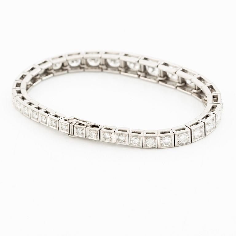 Tennisarmband 18K vitguld med runda briljantslipade diamanter.