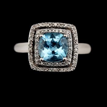 RING, 14K vitguld, diamanter tot ca 0.17 ct och topas. Total vikt ca 5 g.