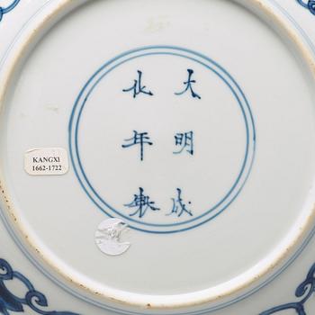 A pair of blue and white Rotterdam plates, Qing dynasty, Kangxi (1662-1722).