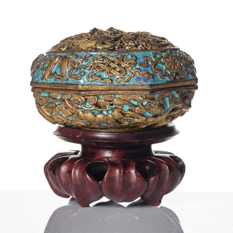 A bronze imitating seal paste box with cover, Qing dynasty, with Qianlong mark.