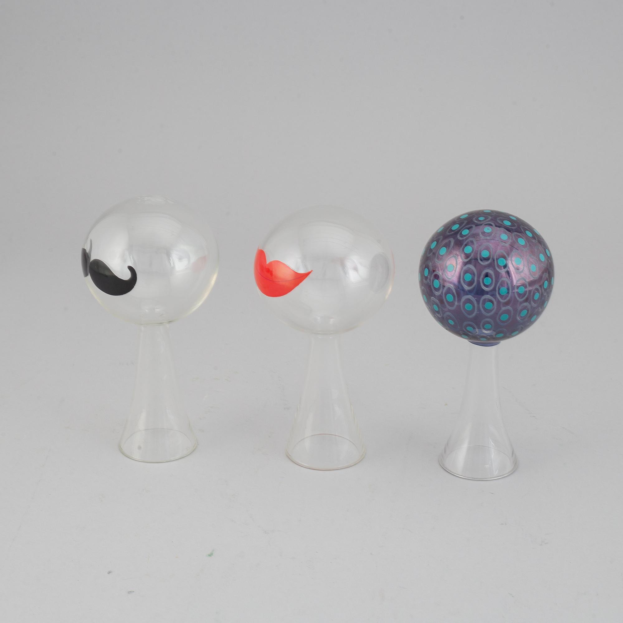 Kjell Blomberg, figuriner, 3 st, glas, så kallade Klotheppar, Gullaskruf, 1970-tal.