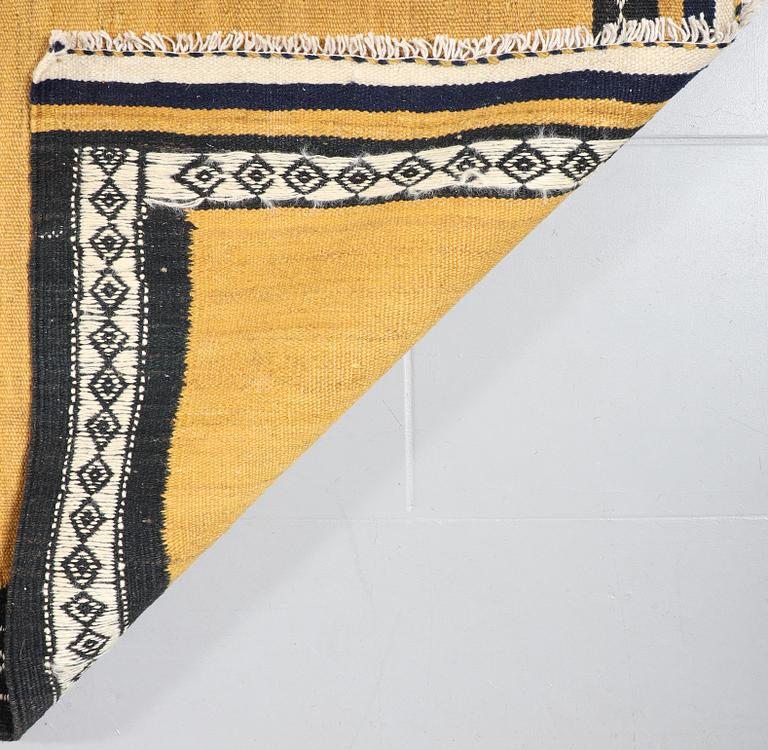 A KILIM VERAMIN, 298 x 185 cm.