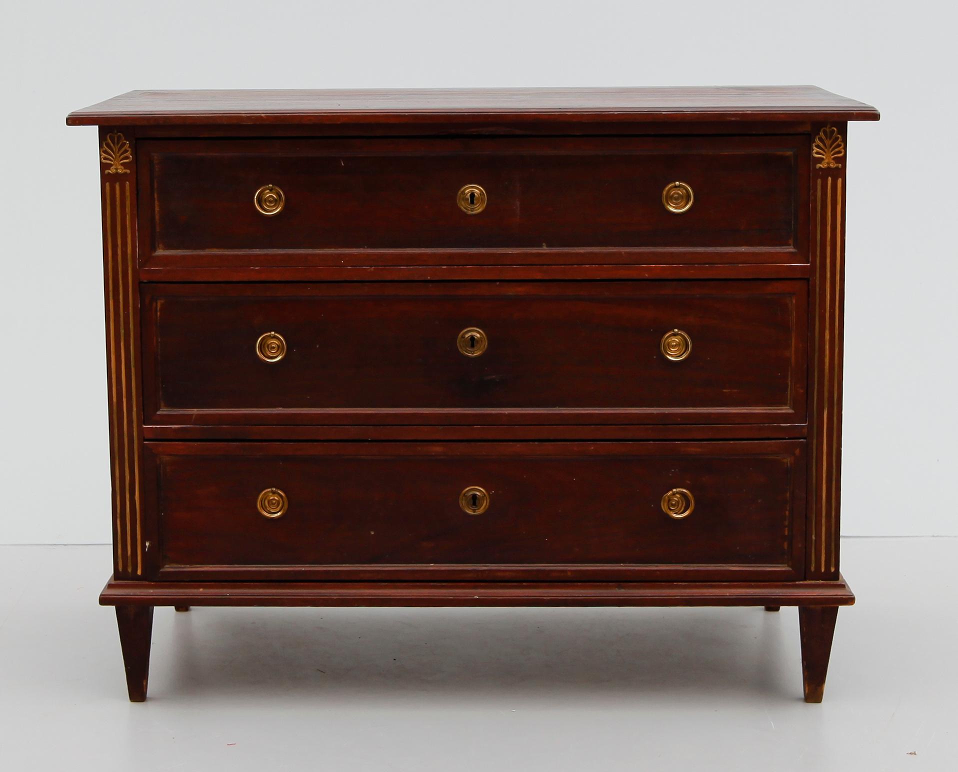 BYRÅ, gustaviansk stil, 1900-talets första hälft.