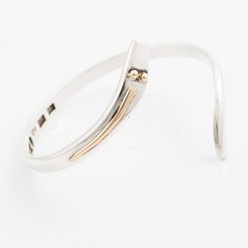 Sven-Erik Högberg, an arm ring in the form of a serpent, sterling silver with gold details, Gothenburg 1983.