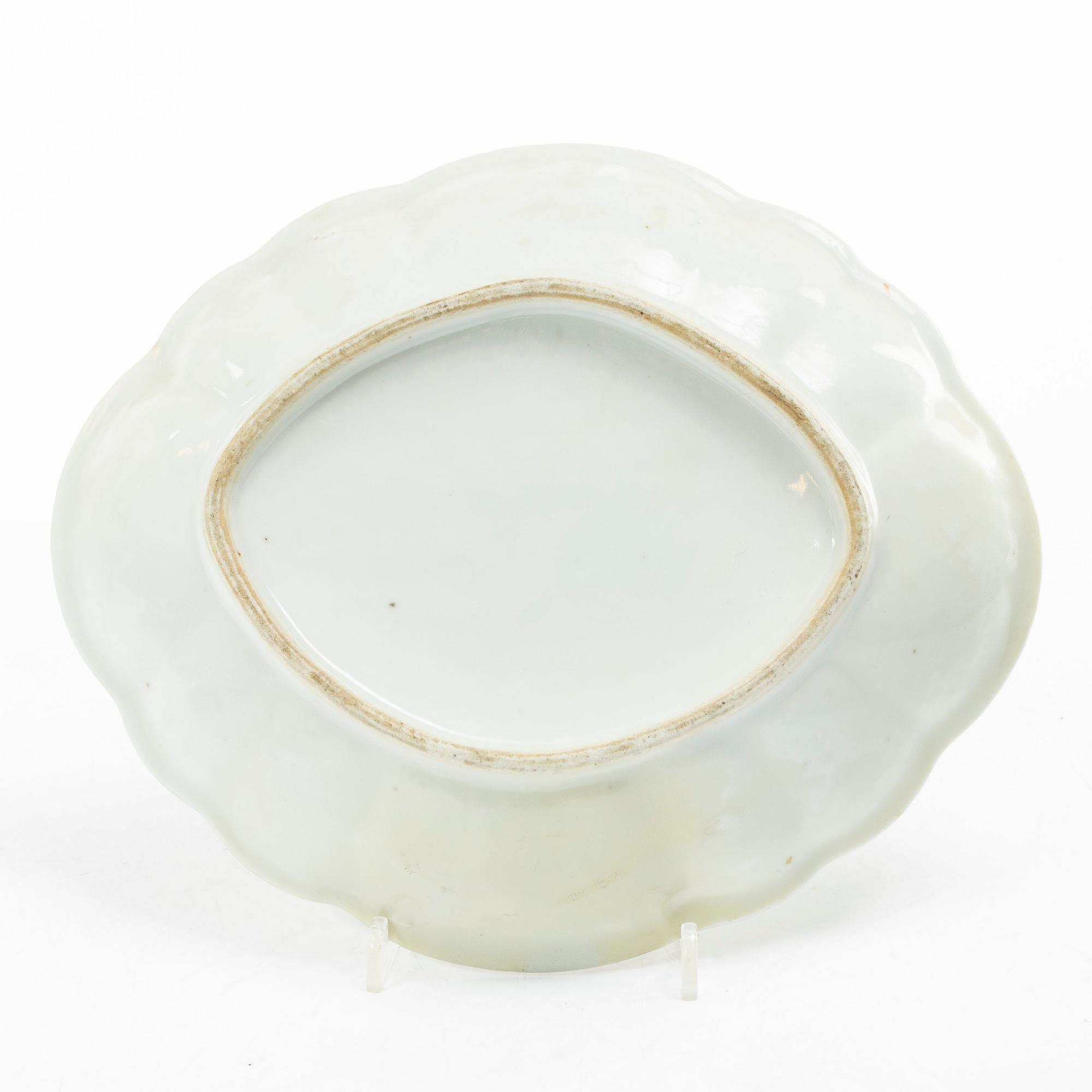 Fat, tre stycken, porslin. Qingdynastin, Kanton, 1800-tal.