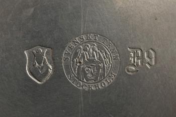 SKÅLFAT, tenn. Firma Svenskt Tenn. 1900-talets första hälft.