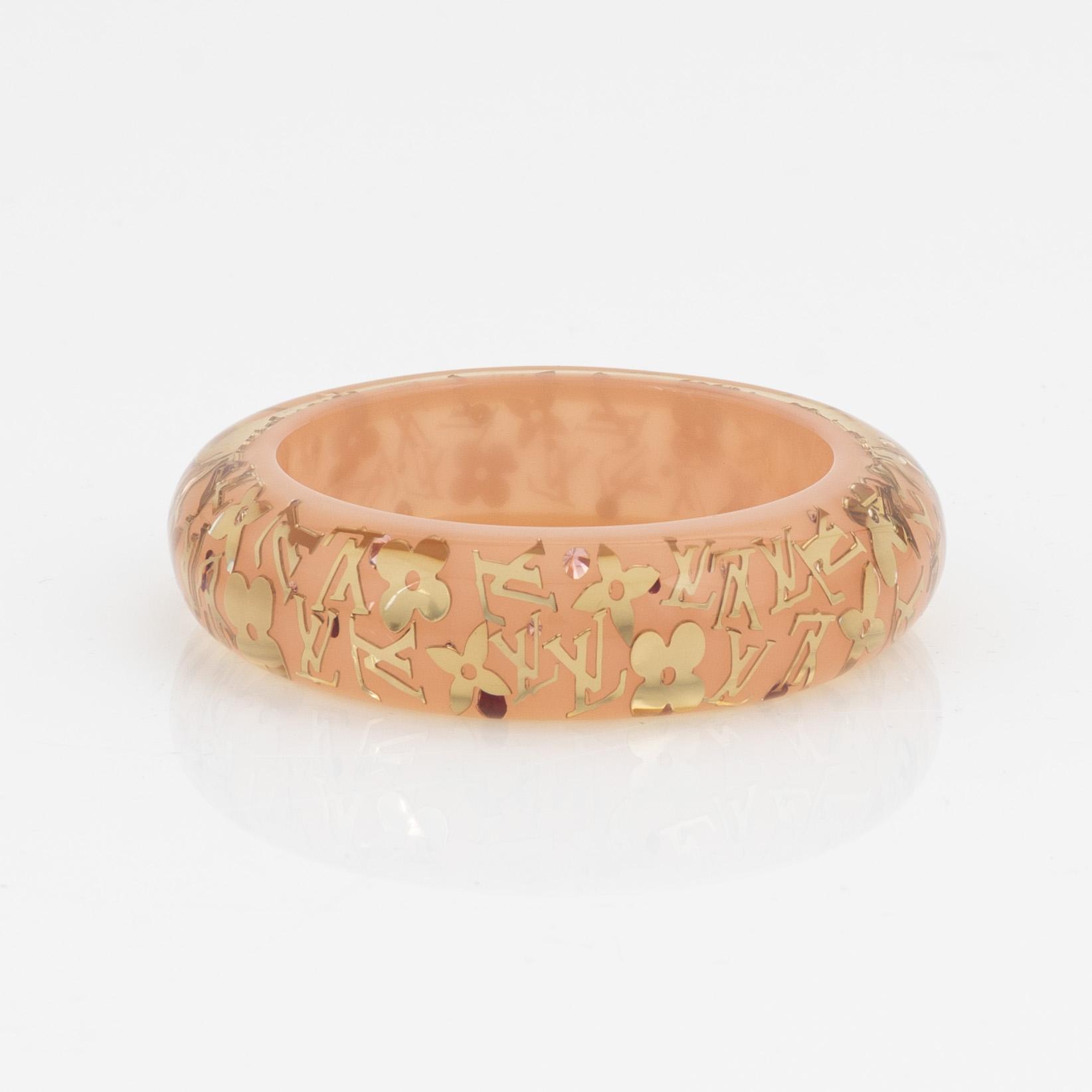 Louis Vuitton, inclusion bangle.
