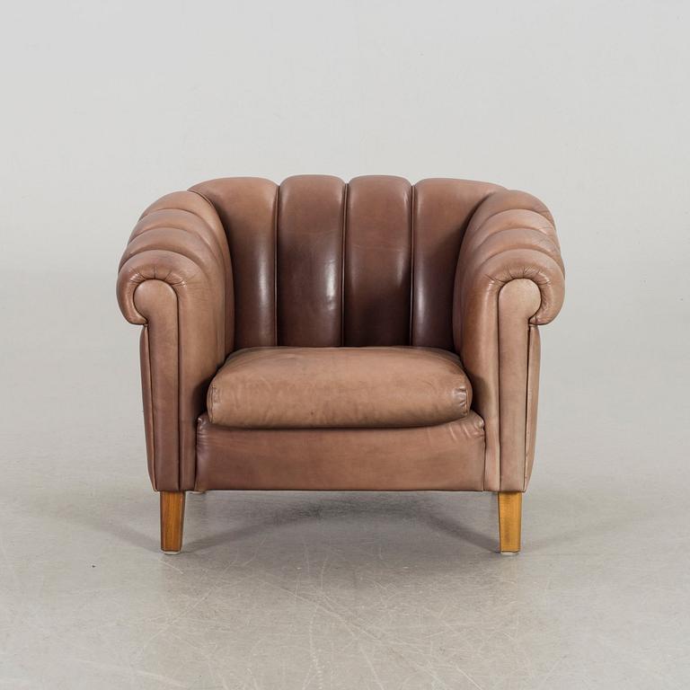 A leather sofa and armchair, 20th century latter part.