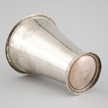 A silver cup by Anders Schotte, active in Uddevalla 1760-1806, weight 263 g.