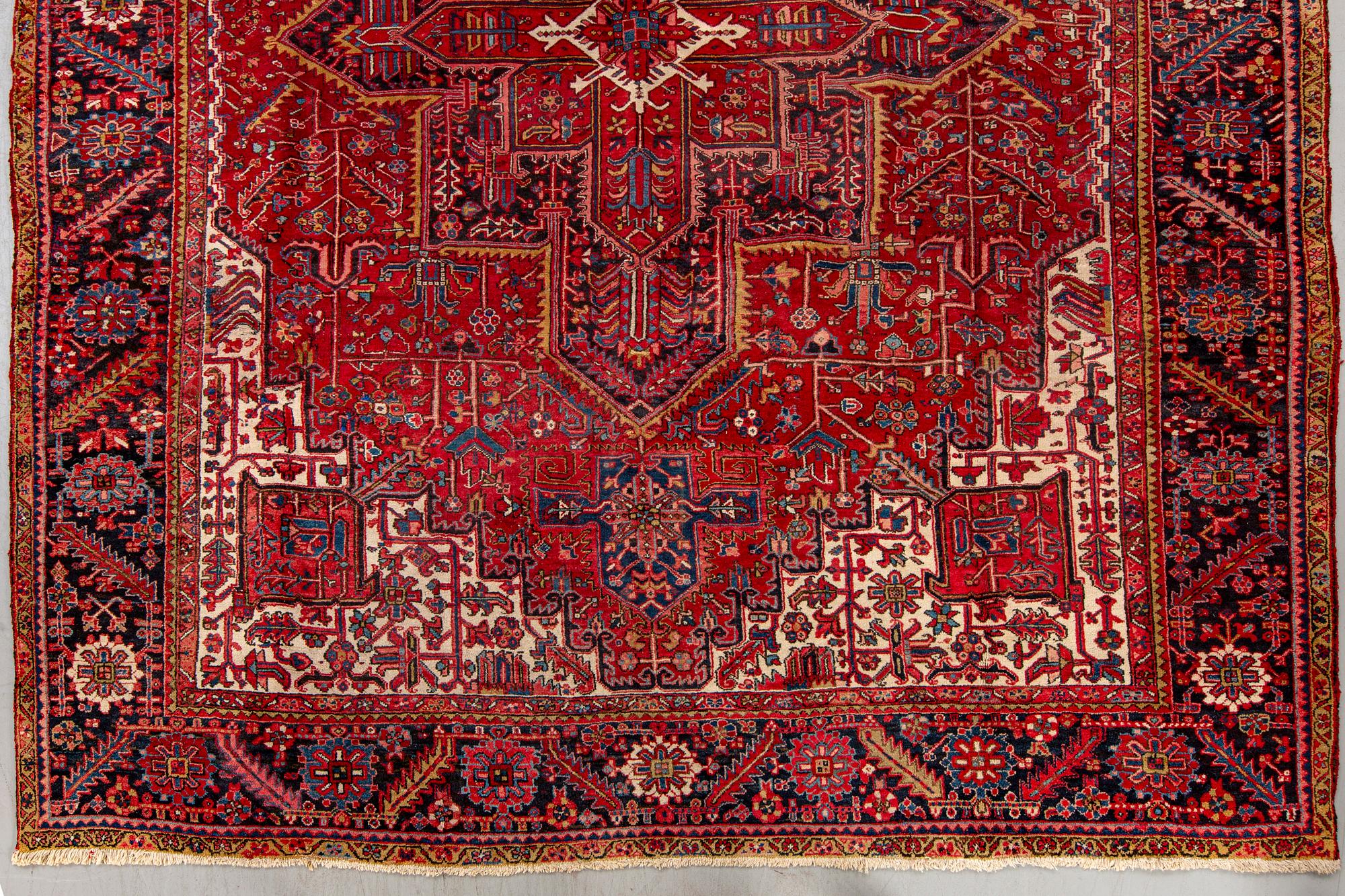 A semiantique Heris carpet 404x290 cm.