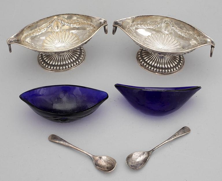 SALTKAR, 2 snarlika, empirestil, Birmingham, England, 1900-talets början. Vikt ca 81 gram.