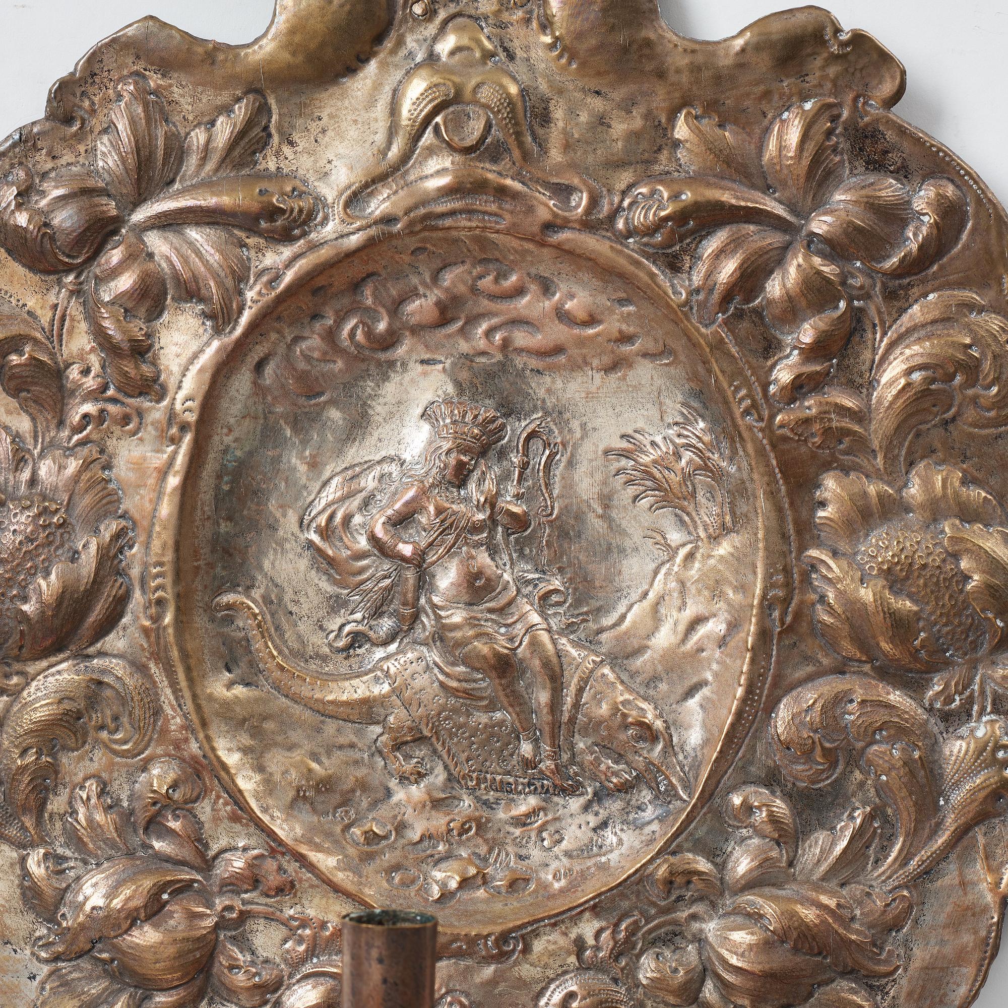 LJUSPLÅTAR, för ett ljus, ett par, barock, 1600-talets senare del, Sverige eller Tyskland/Nederländerna.