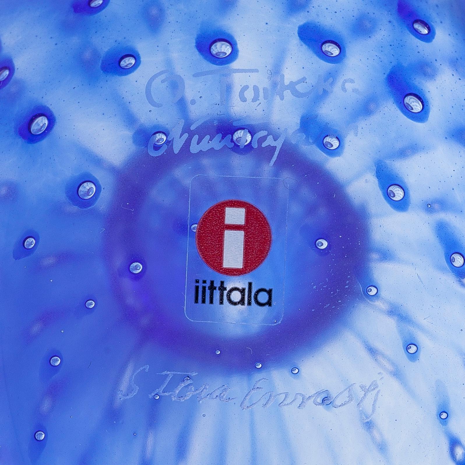Oiva Toikka, a glass bird, signed O. Toikka Nuutajärvi Stora Enso oyj. Iittala 2008.