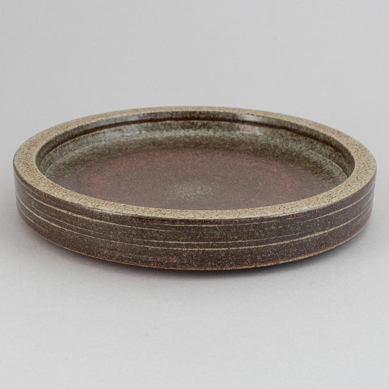 Carl-Harry Stålhane, a set of two stoneware bowls for Rörstrand and a stoneware dish from Palshus, Denmark.