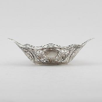 SKÅL, silver 835, rokokostil, 1900-talets första hälft. Vikt ca 187 g.