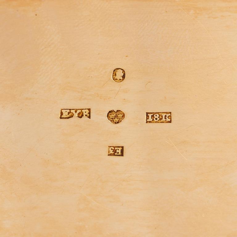 A Swedish 19th century 18K gold snuff-box, mark of Erik Ytterbom, Stockholm 1811.