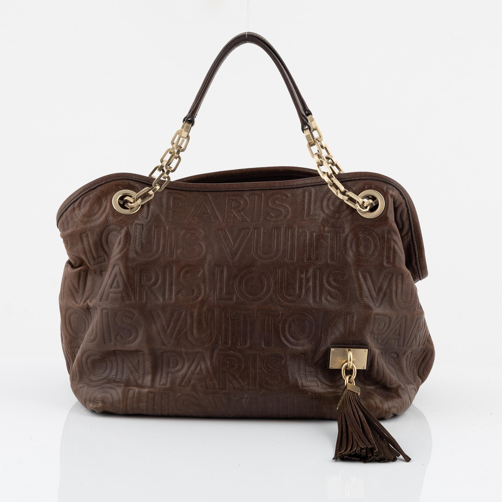 Louis Vuitton a brown leather Paris Souple Whisper handbag Collection Automne Hiver 2008. Bukowskis