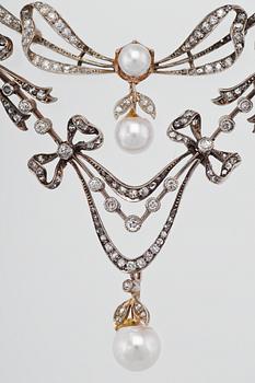 A DIAMOND  AND PEARL NECKLACE.