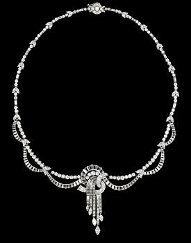 888. COLLIER, briljant- och baguetteslipade diamanter, tot. ca 8 ct. 1950-tal.