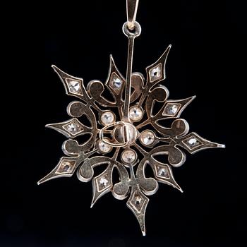 A PENDANT, old- and rose cut diamonds c. 1.20 ct.