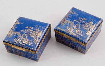 DOSOR, 1 par, porslin, Crown Staffordshire, England, 1900-talets första hälft.