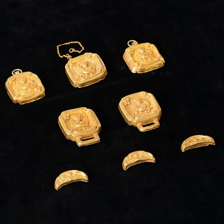 A set of eight gold 'Garuda' belt plaques, Yuan/early Ming dynasty.