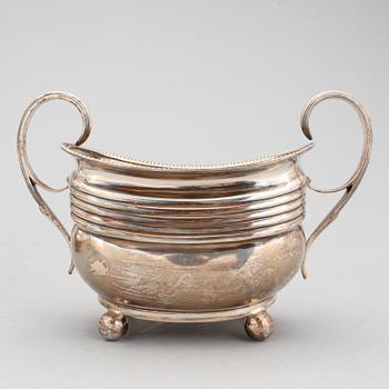 TEKANNNA och SOCKERSKÅL, silver, James Ede & Alexander Hewat, London 1810. Vikt ca 806g.