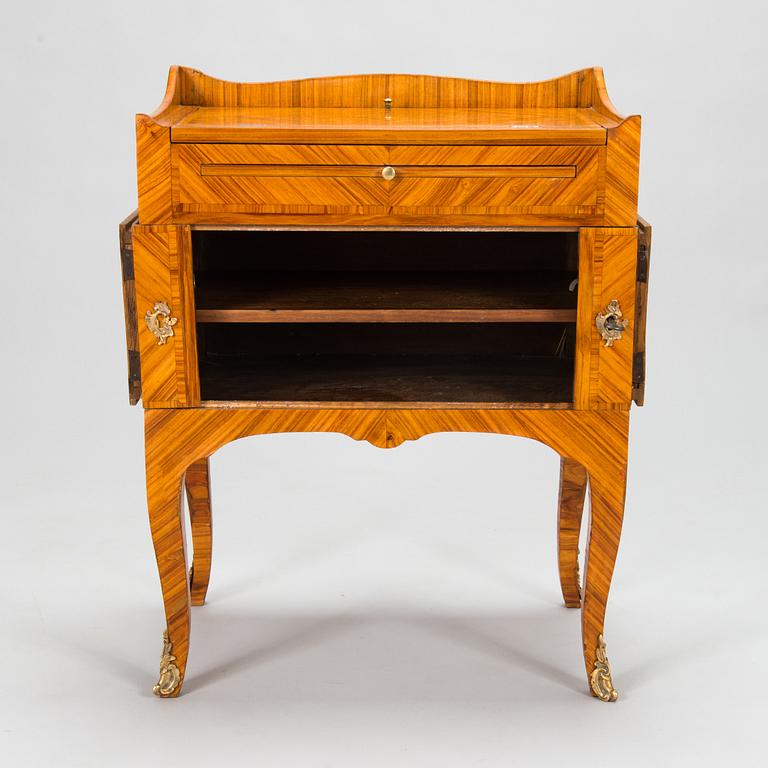 Instrumentskåp / notskåp, 1700-talets slut.