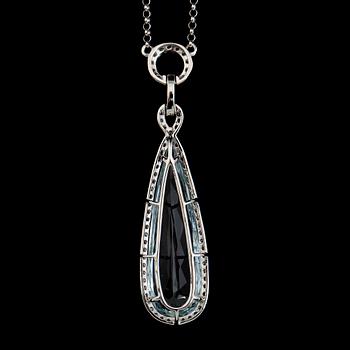 HALSBAND, 18K vitguld, diamanter tot ca 0.53 ct, akvamarin tot ca 6.70 ct.