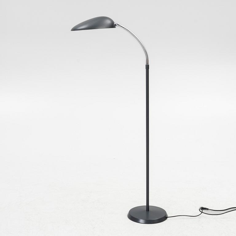 Greta Magnusson Grossman, golvlampa "Cobra" Gubi, samtida.