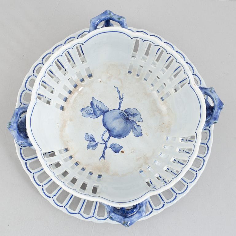 Galler bowl with a galler plate, stoneware, Rörstrand, Art Nouveau, circa 1900.