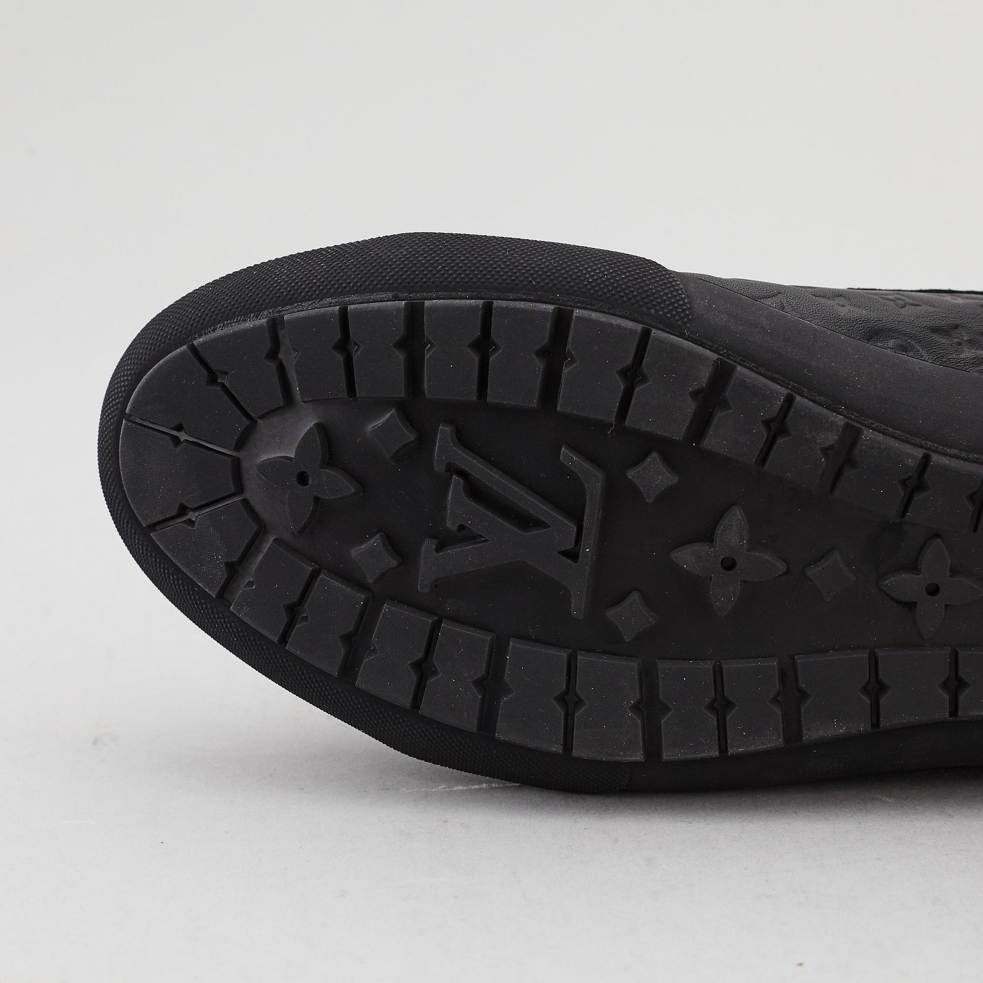LOUIS VUITTON, a pair of sneakers, size 35,5.