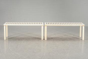 BÄNKAR, ett par. modell 153, Alvar Aalto.