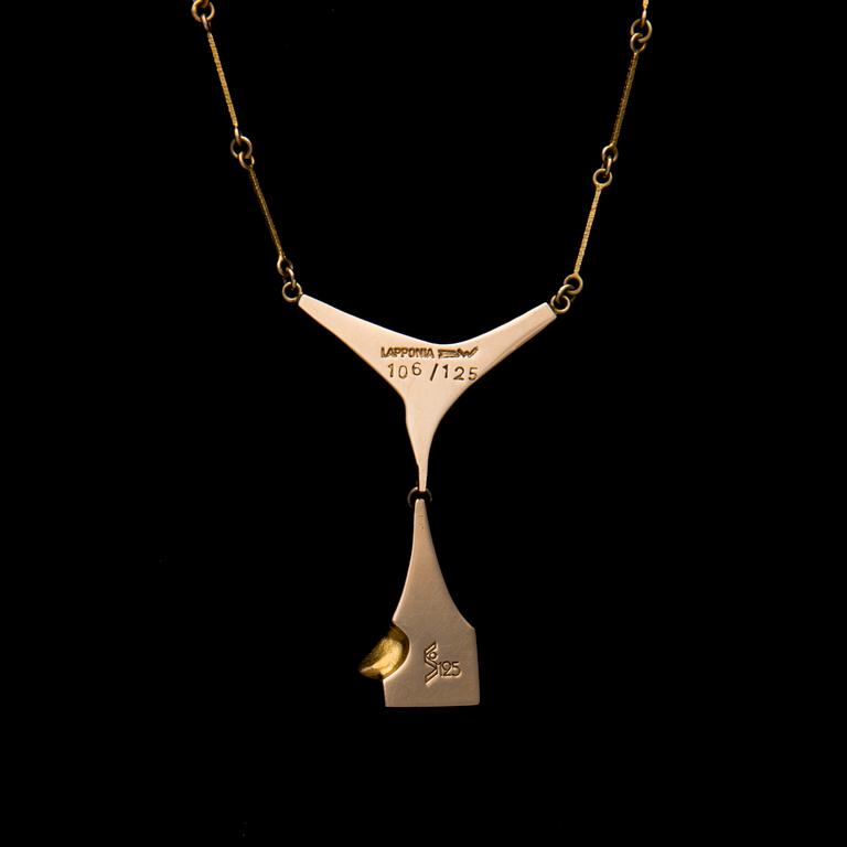 BJÖRN WECKSTRÖM, PENDANT. 18K gold and platina, Corona Austrina, Lapponia 1987.