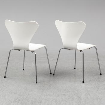 ARNE JACOBSEN, a set of six Sjuan chairs, Fritz Hansen, Denmark 1992.