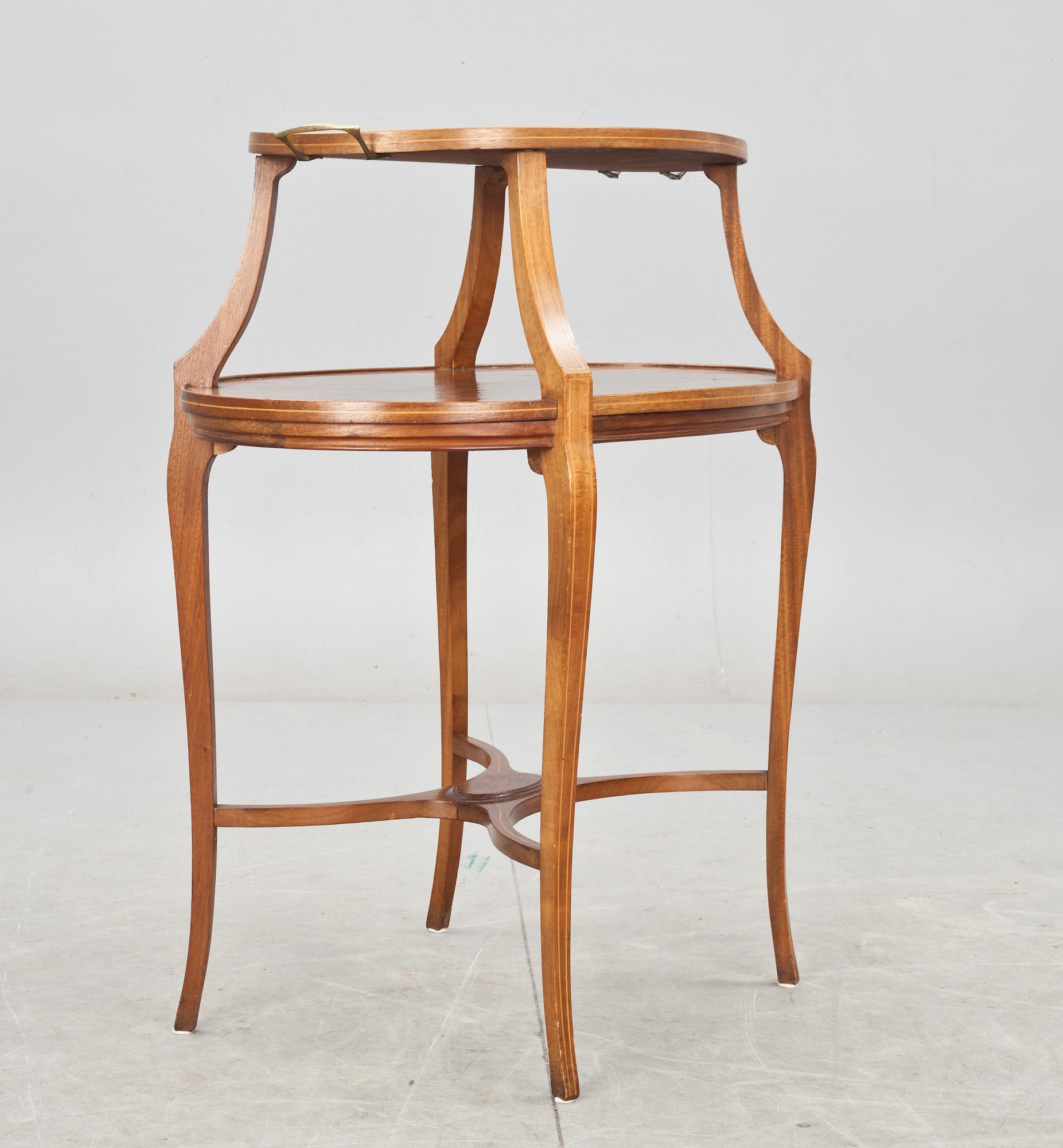 SERVERINGSBORD/ETAGERE. Louis XVI-stil.