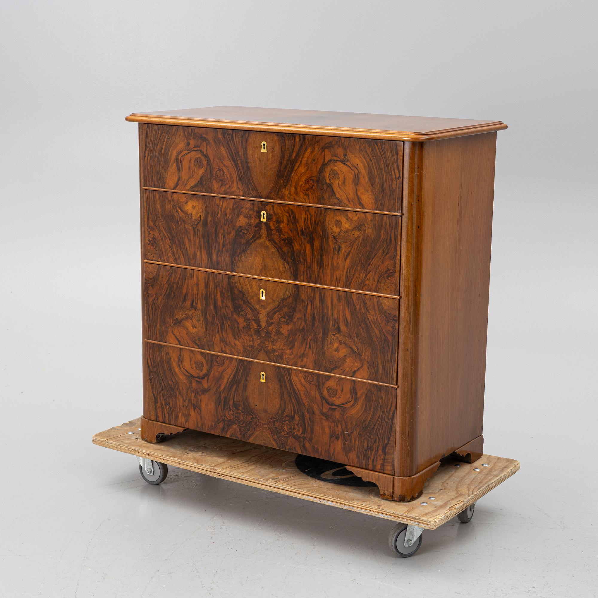 Chest of drawers, late 19th century.