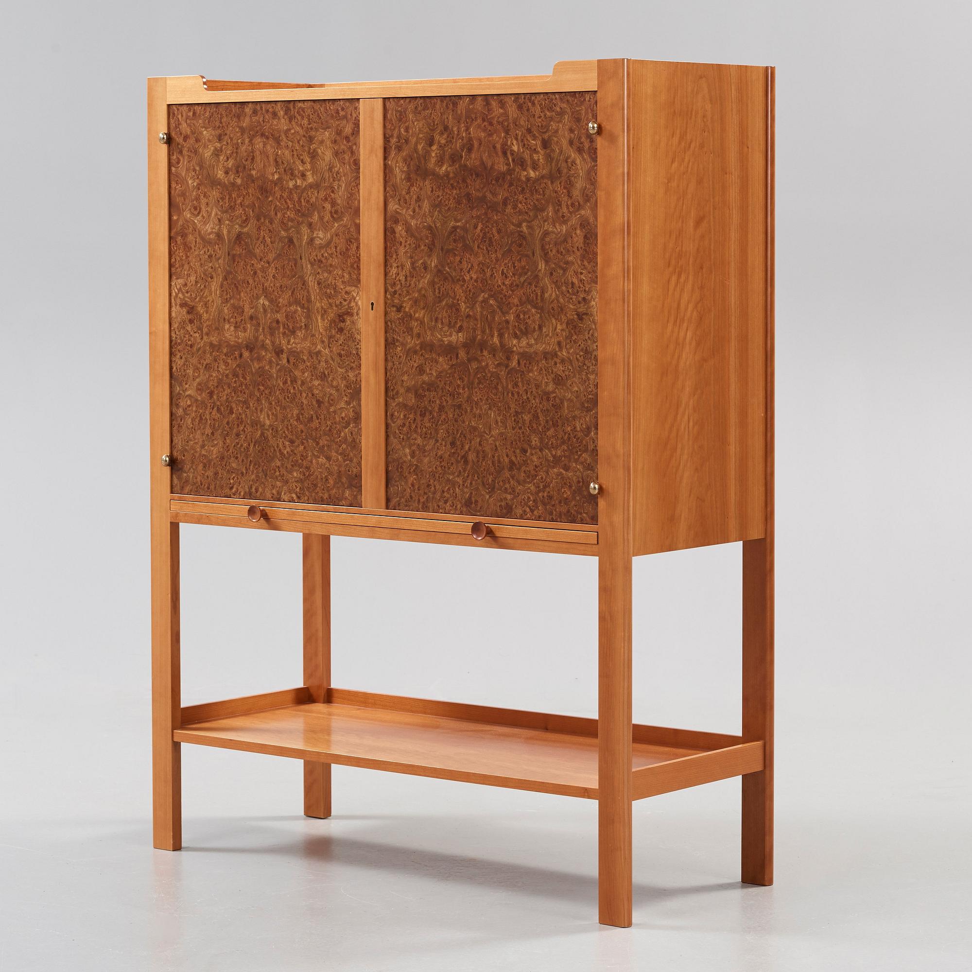 JOSEF FRANK, skåp, Firma Svenskt Tenn, modell 2135.