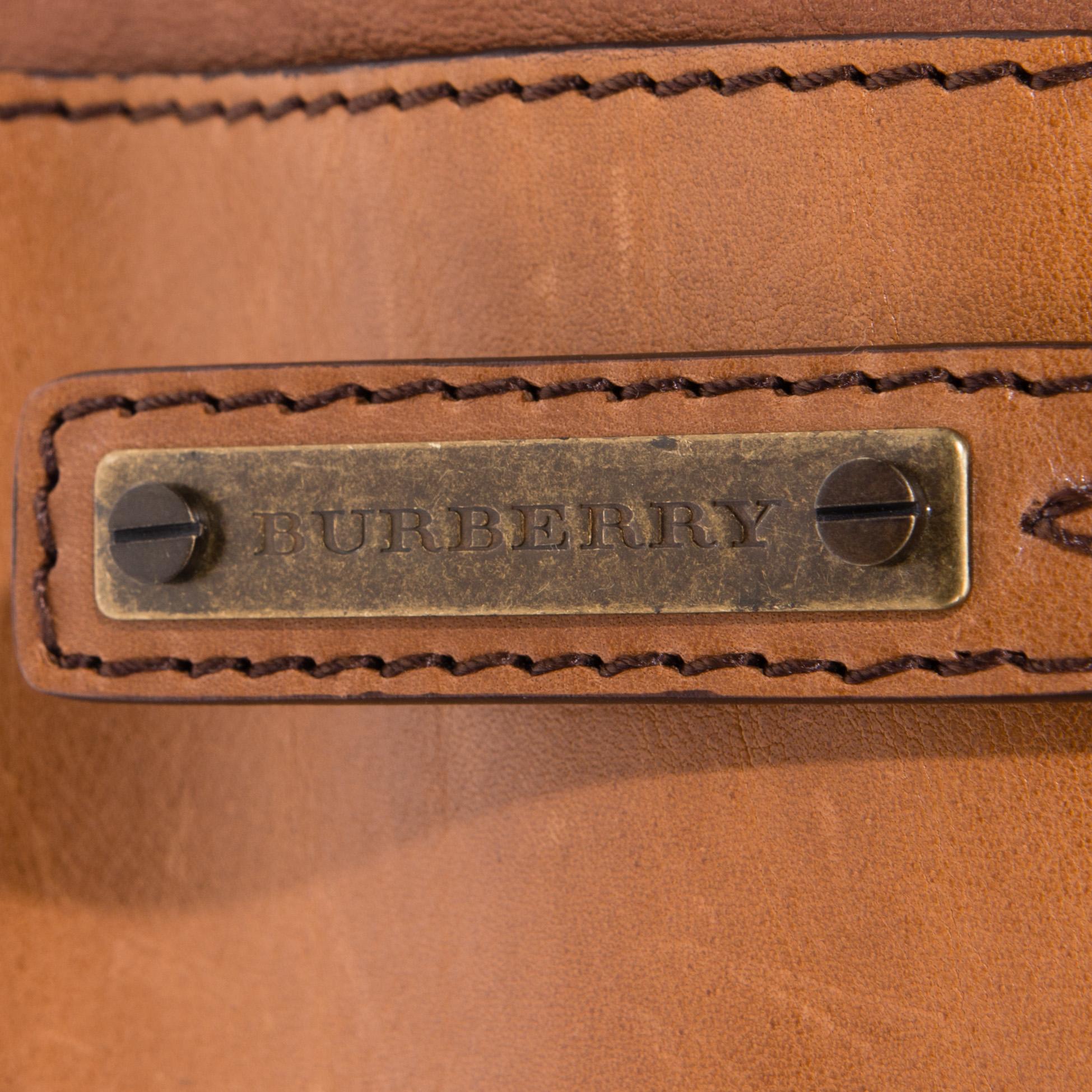 LAUKKU, Burberry.