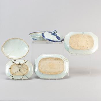 Four blue and white export porcelain service objects, Qing dynasty, Qianlong (1736-95).
