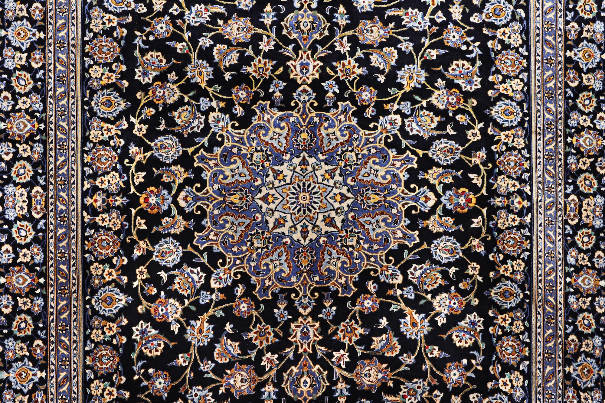 A carpet, Kashan, ca 420 x 296 cm.