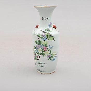 GOLVVAS, porslin, Kina, 1900-tal.