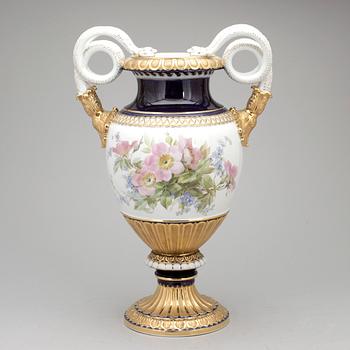 PRAKTURNA, porslin, Meissen, 1900-tal.