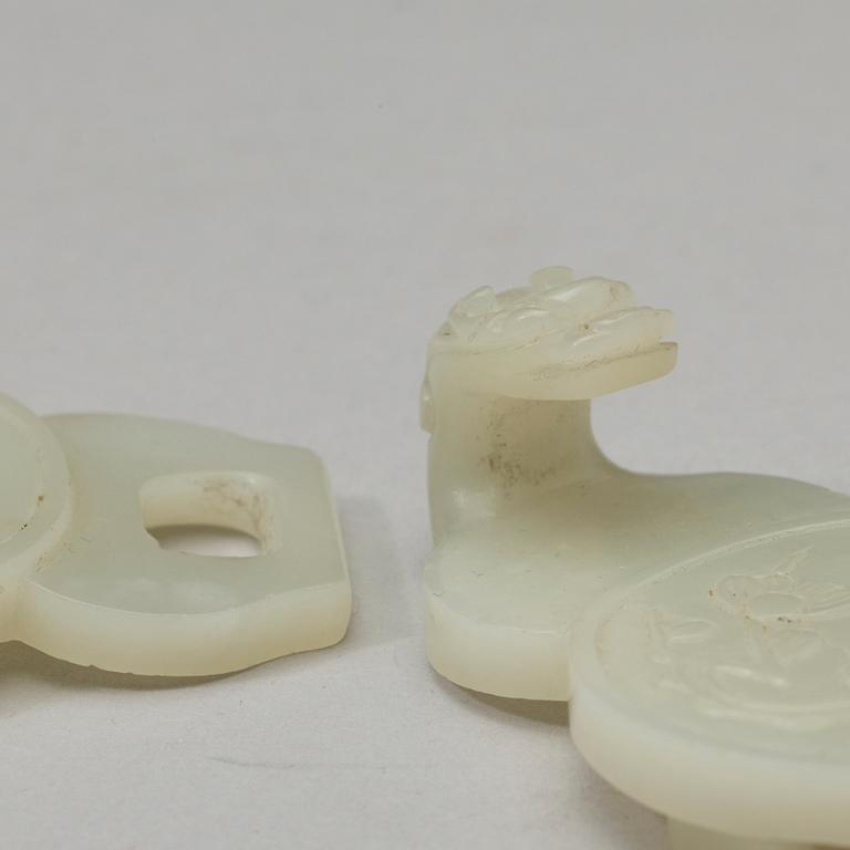 A celadon nephrite belt buckle, Qing dynasty (1644-1912).