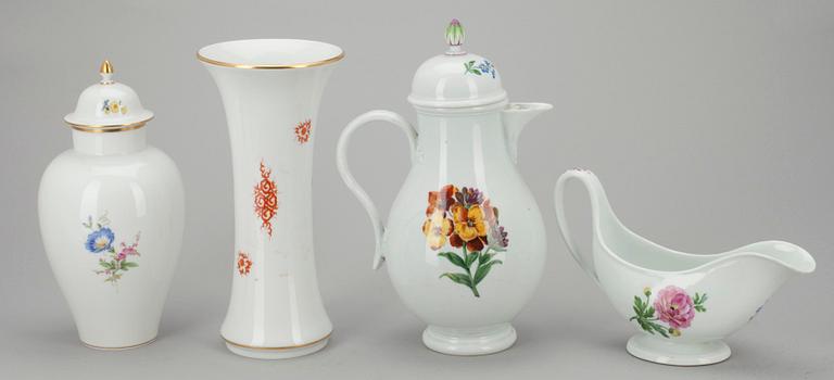 VAS, KANNOR 2 st, BOJAN, porslin, Meissen 1900-tal.