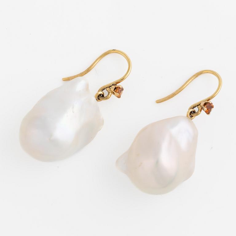 Ebba Brahe, earrings, "The Skokloster Earrings" 18K gold with baroque pearls.