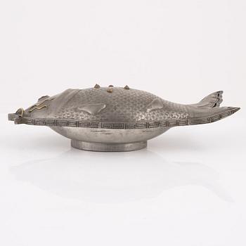 A pewter jelly mould with lid.